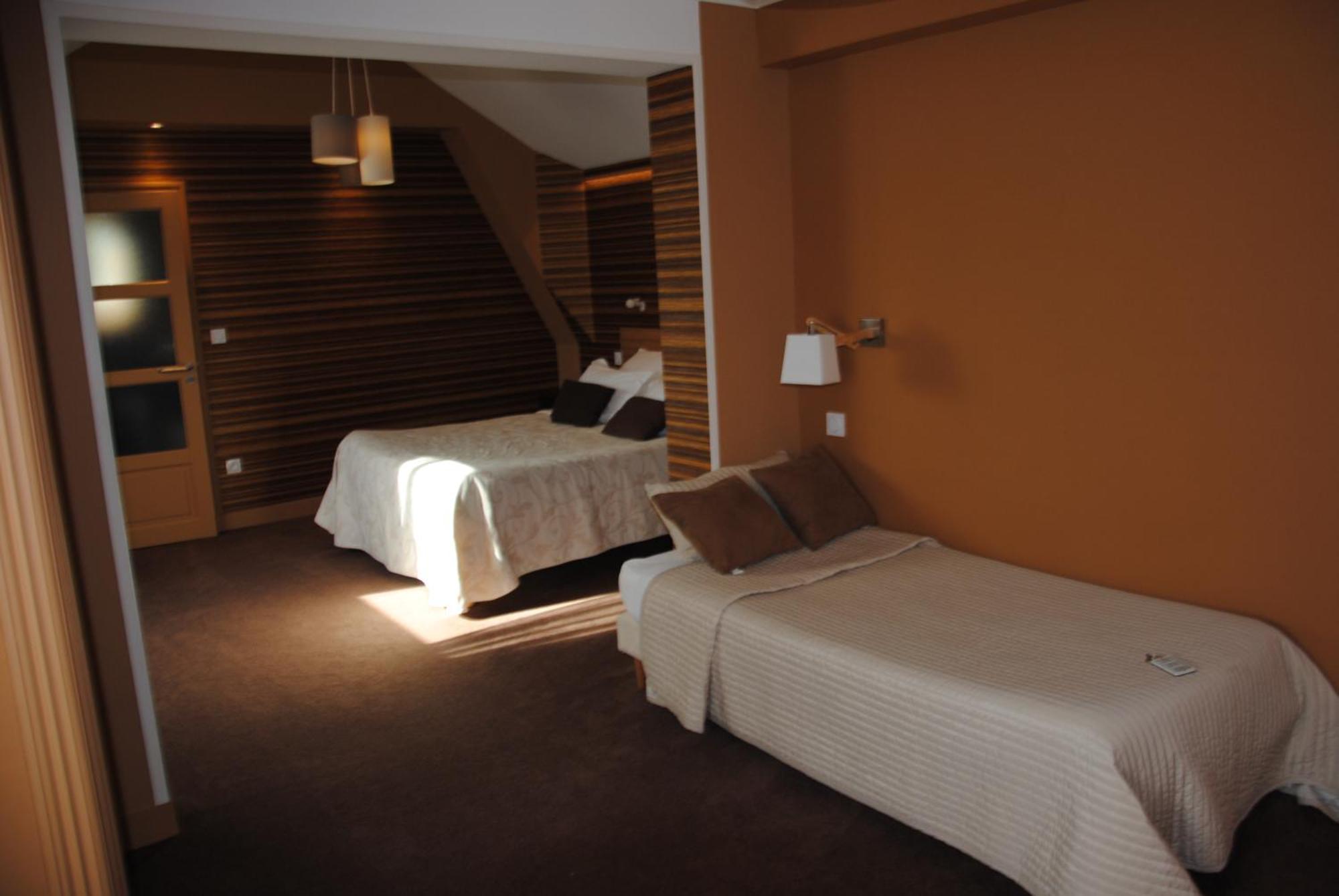 Logis Hotel Du Casino Restaurant Le Mathelia В'єрвіль-сюр-Мер Екстер'єр фото