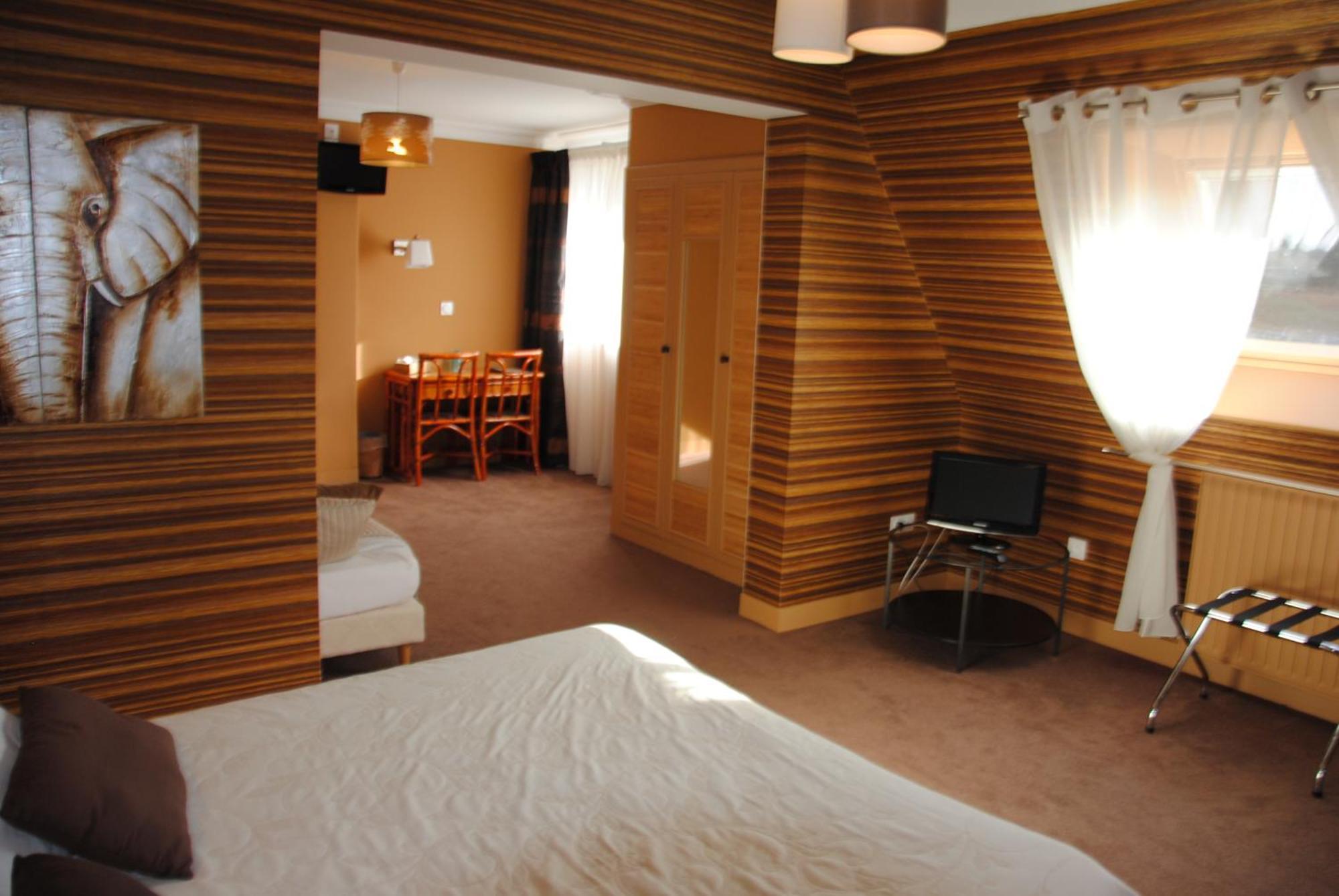 Logis Hotel Du Casino Restaurant Le Mathelia В'єрвіль-сюр-Мер Екстер'єр фото