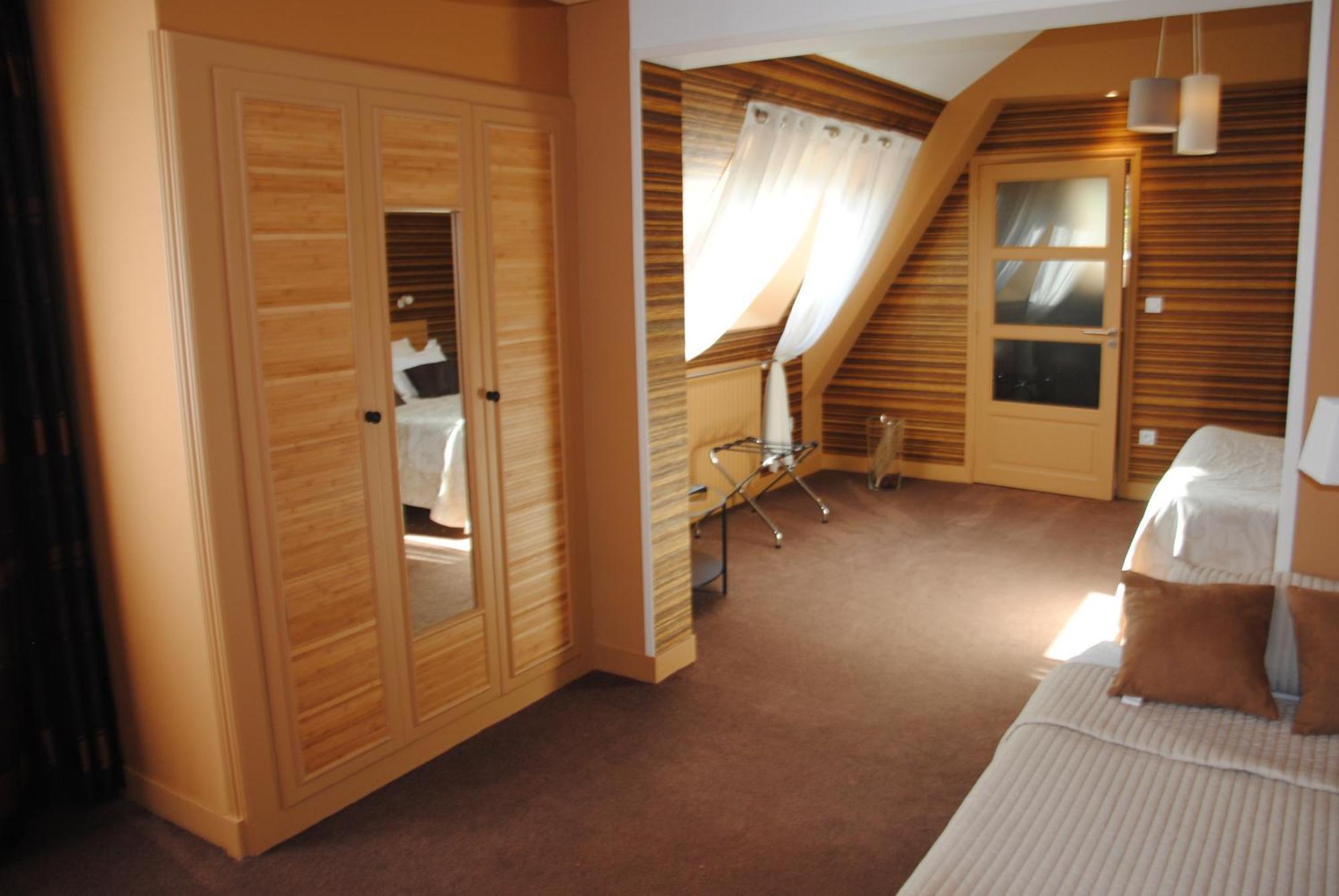 Logis Hotel Du Casino Restaurant Le Mathelia В'єрвіль-сюр-Мер Екстер'єр фото