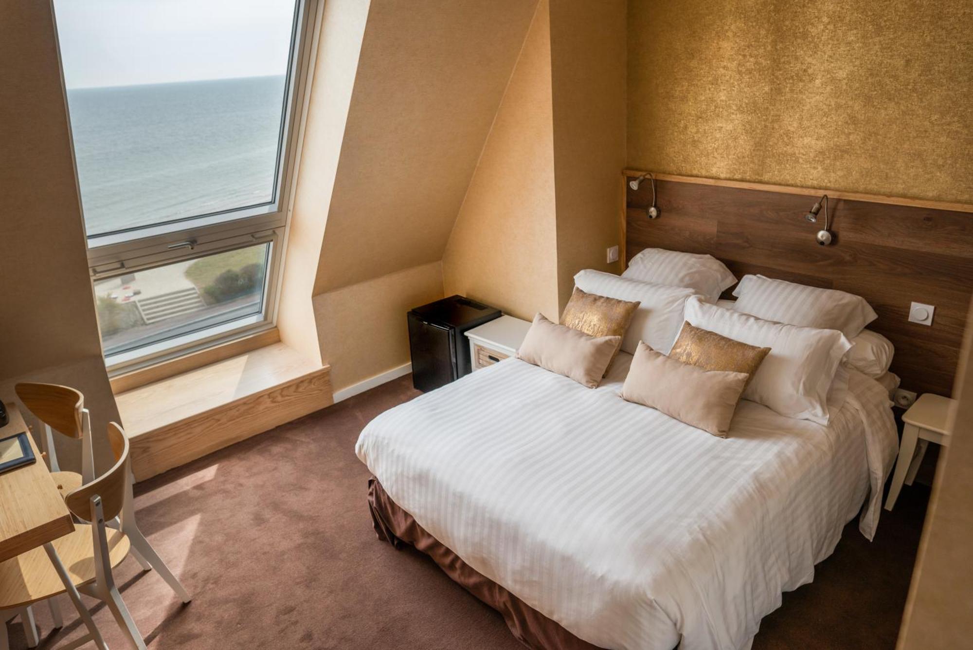 Logis Hotel Du Casino Restaurant Le Mathelia В'єрвіль-сюр-Мер Екстер'єр фото
