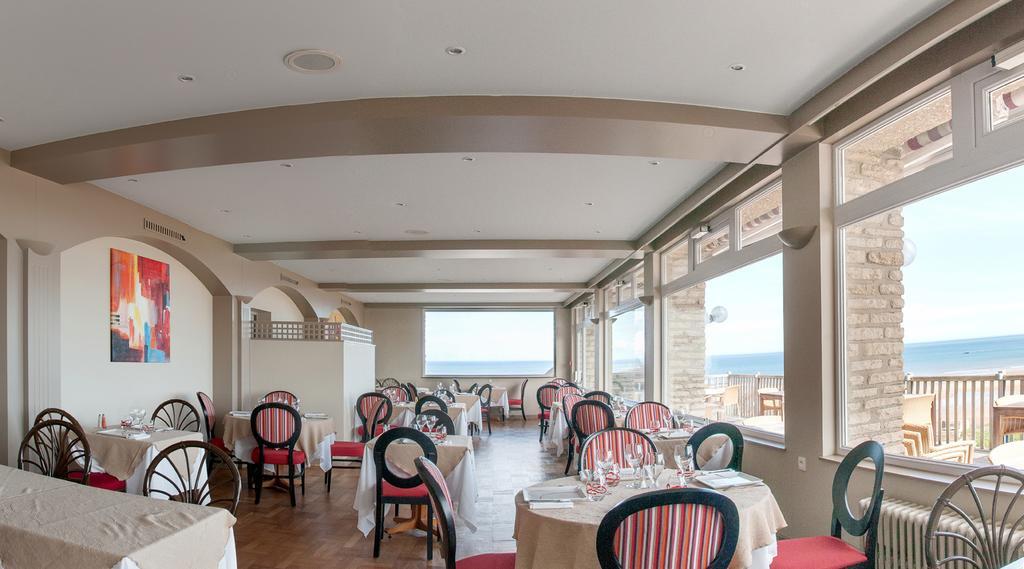Logis Hotel Du Casino Restaurant Le Mathelia В'єрвіль-сюр-Мер Екстер'єр фото