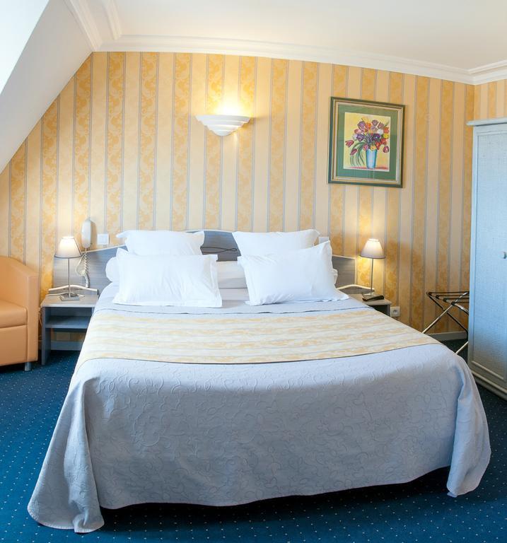 Logis Hotel Du Casino Restaurant Le Mathelia В'єрвіль-сюр-Мер Екстер'єр фото