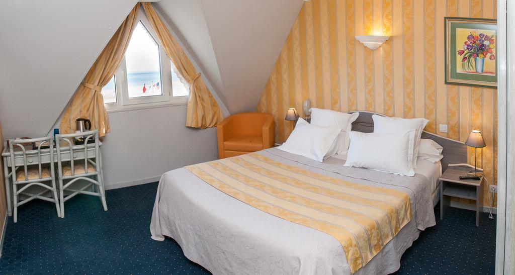 Logis Hotel Du Casino Restaurant Le Mathelia В'єрвіль-сюр-Мер Екстер'єр фото