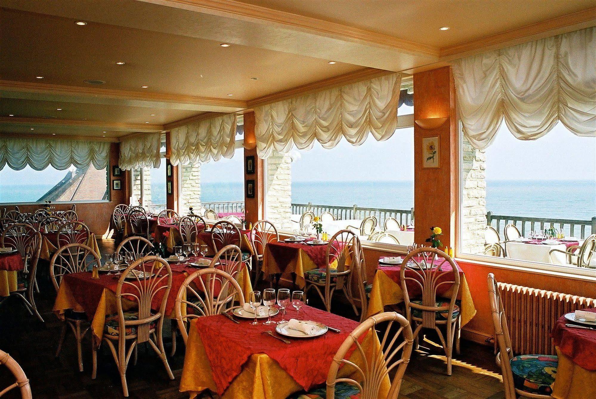 Logis Hotel Du Casino Restaurant Le Mathelia В'єрвіль-сюр-Мер Екстер'єр фото