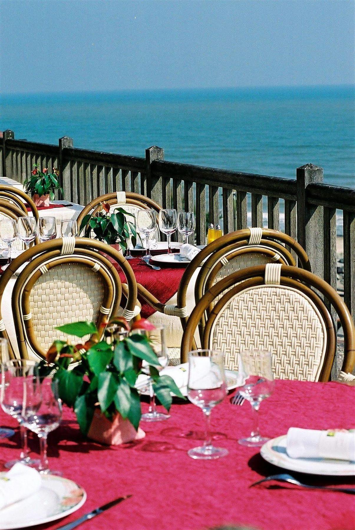 Logis Hotel Du Casino Restaurant Le Mathelia В'єрвіль-сюр-Мер Екстер'єр фото
